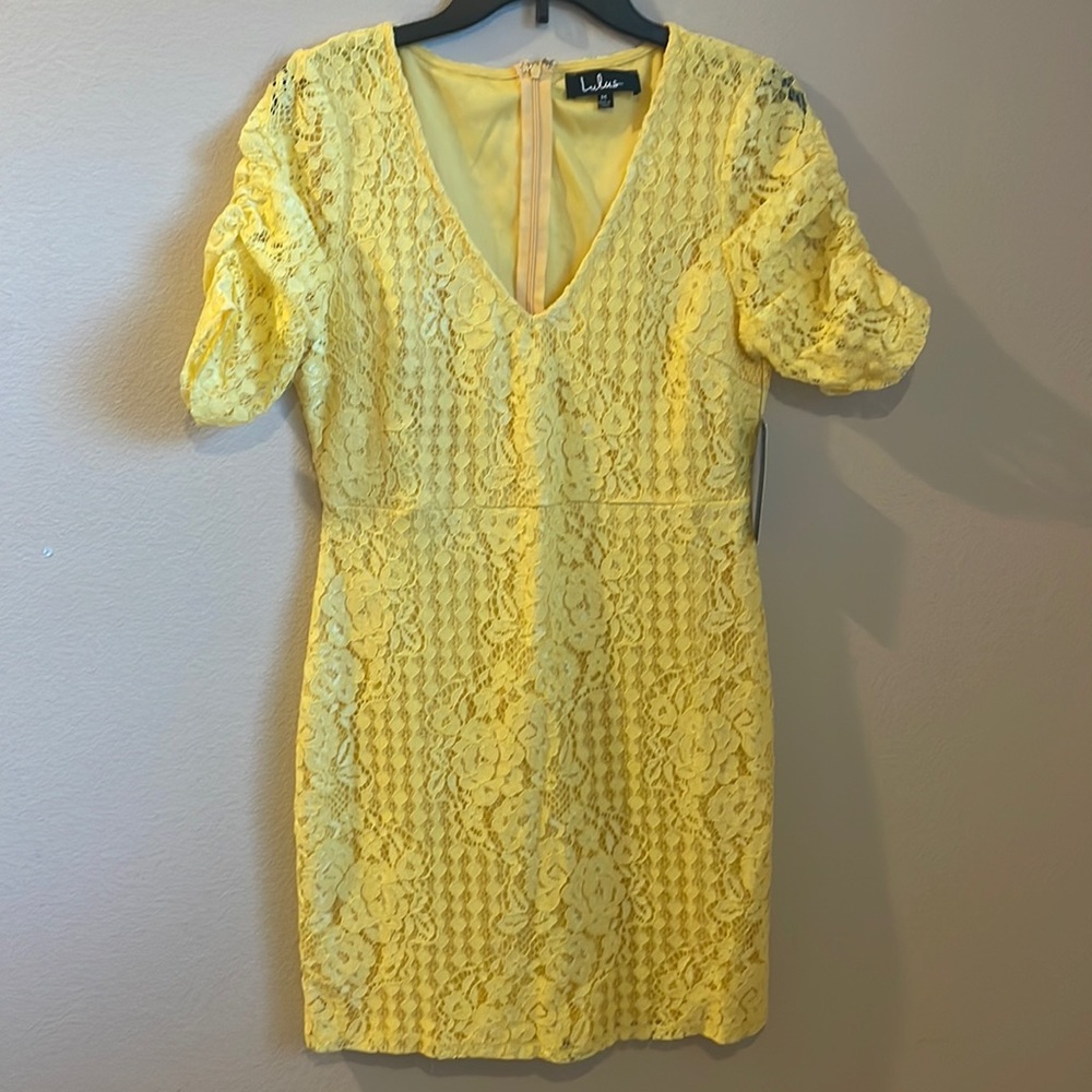 BRAND NEW- LULU’S Floral Lace Dress - NWT